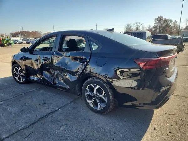 3KPF24AD3KE083060 2019 KIA FORTE - Image 2