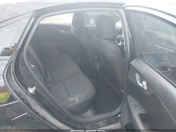 3KPF24AD3KE088288 2019 KIA FORTE - Image 8