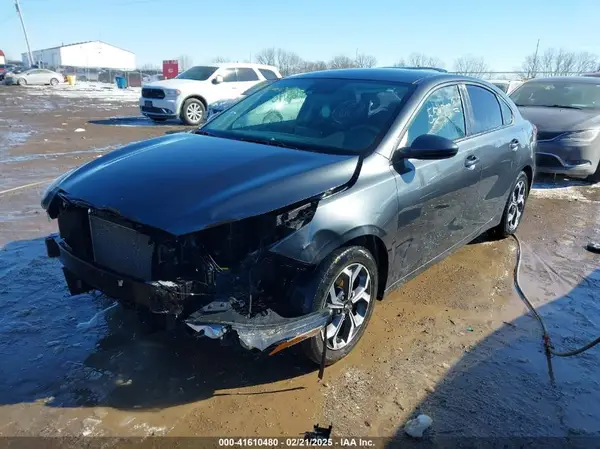 3KPF24AD3KE093233 2019 KIA FORTE - Image 2