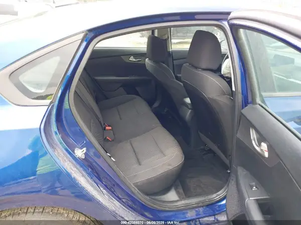 3KPF24AD3KE095807 2019 KIA FORTE - Image 8