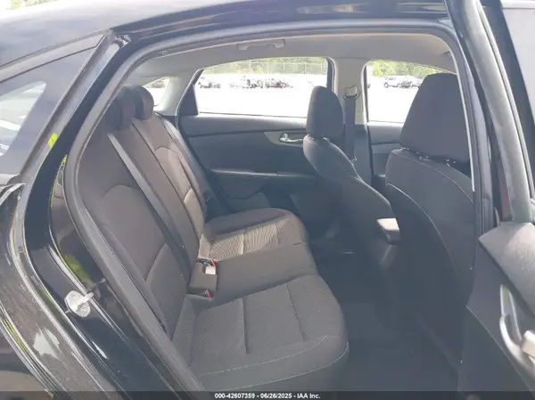 3KPF24AD3KE095998 2019 KIA FORTE - Image 8