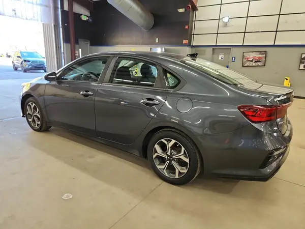 3KPF24AD3KE098951 2019 KIA FORTE - Image 2