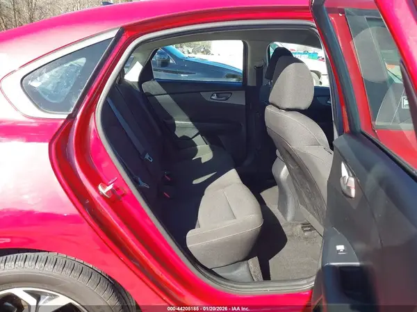 3KPF24AD3KE100245 2019 KIA FORTE - Image 8