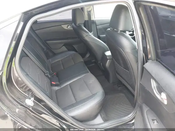3KPF24AD3KE103890 2019 KIA FORTE - Image 8