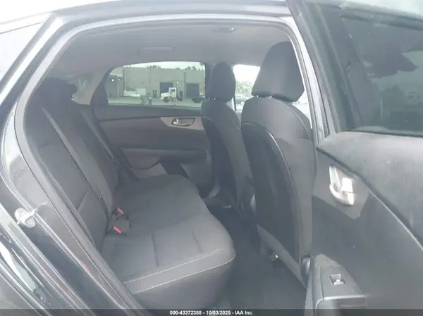 3KPF24AD3KE105090 2019 KIA FORTE - Image 8
