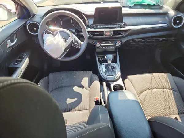 3KPF24AD3KE105350 2019 KIA FORTE - Image 8