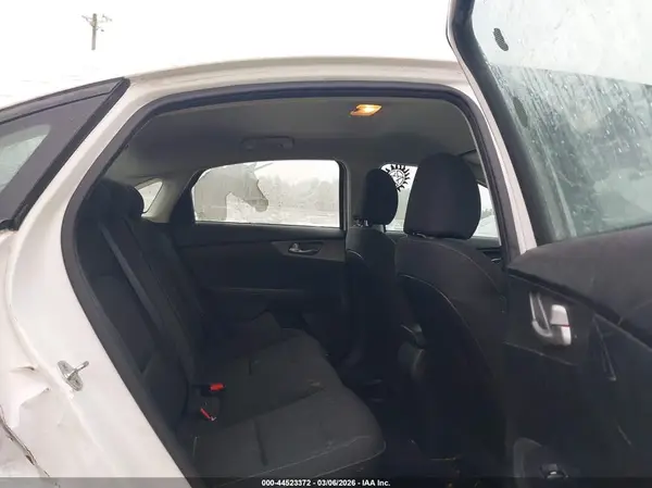 3KPF24AD3KE105445 2019 KIA FORTE - Image 8
