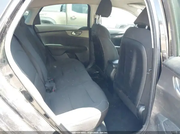 3KPF24AD3KE108135 2019 KIA FORTE - Image 8