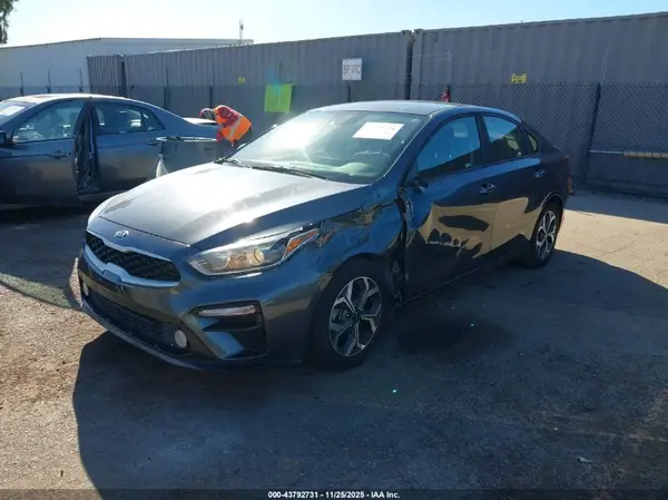 3KPF24AD3KE109091 2019 KIA FORTE - Image 2