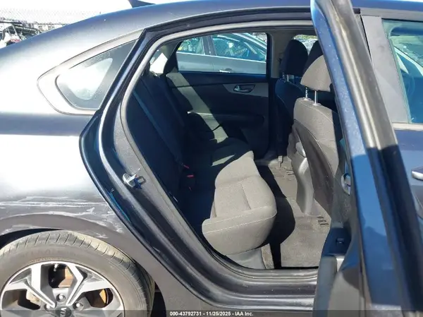 3KPF24AD3KE109091 2019 KIA FORTE - Image 8