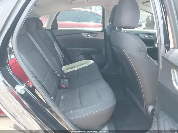 3KPF24AD3KE109303 2019 KIA FORTE - Image 8