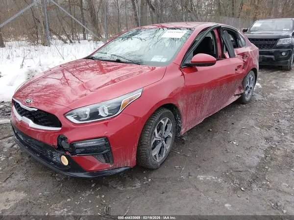 3KPF24AD3KE111388 2019 KIA FORTE - Image 2