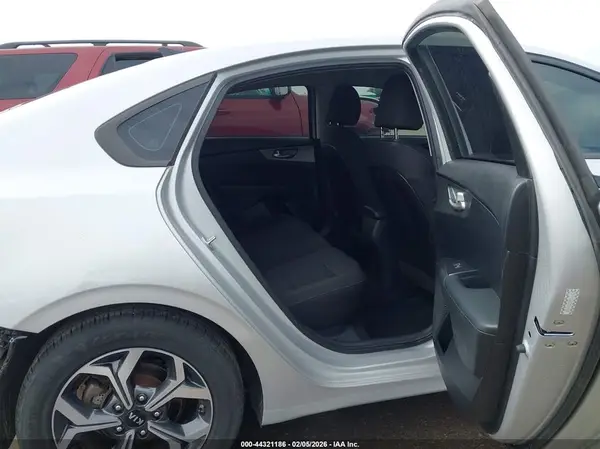3KPF24AD3KE115344 2019 KIA FORTE - Image 8