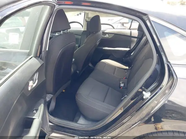 3KPF24AD3KE117904 2019 KIA FORTE - Image 8