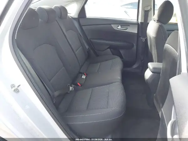 3KPF24AD3KE118292 2019 KIA FORTE - Image 8