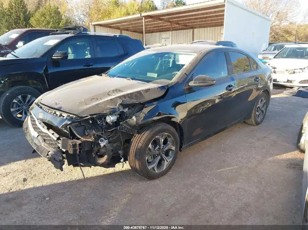 3KPF24AD3KE120611 2019 KIA FORTE - Image 2