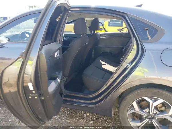 3KPF24AD3KE123492 2019 KIA FORTE - Image 8