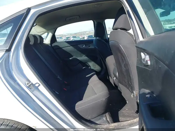 3KPF24AD3KE124285 2019 KIA FORTE - Image 8