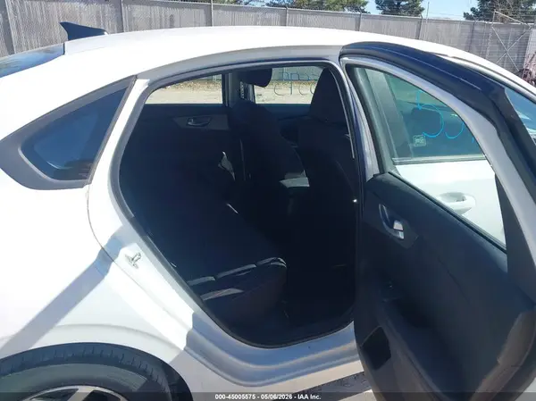 3KPF24AD3KE125548 2019 KIA FORTE - Image 8