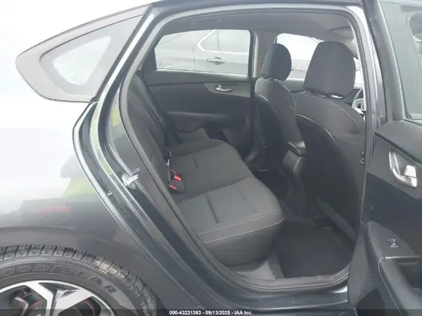 3KPF24AD3KE126537 2019 KIA FORTE - Image 8