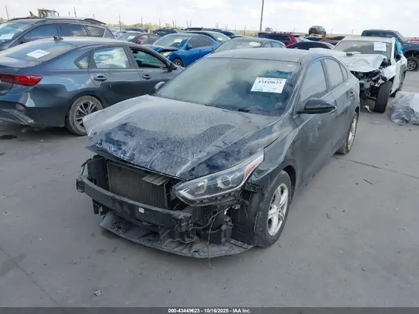3KPF24AD3KE127106 2019 KIA FORTE - Image 2