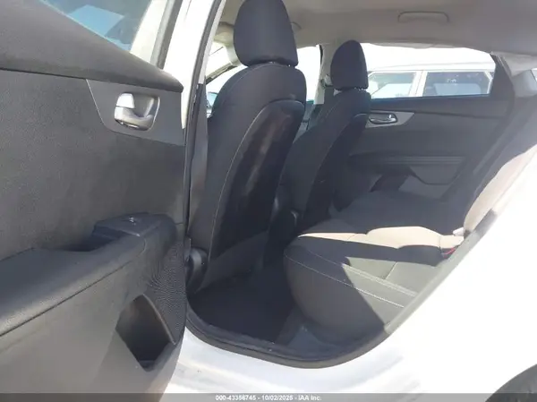 3KPF24AD3KE127364 2019 KIA FORTE - Image 8