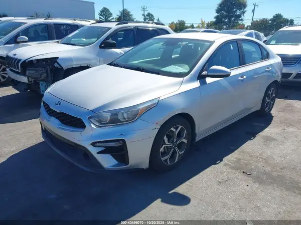 3KPF24AD3KE130877 2019 KIA FORTE - Image 2