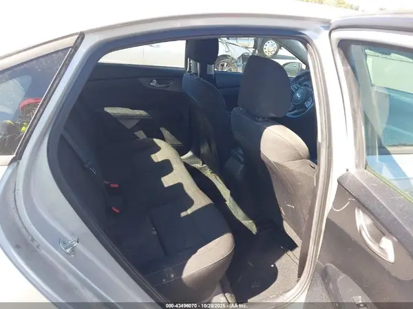 3KPF24AD3KE130877 2019 KIA FORTE - Image 8