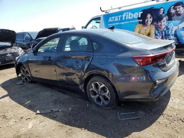 3KPF24AD3KE131964 2019 KIA FORTE - Image 2