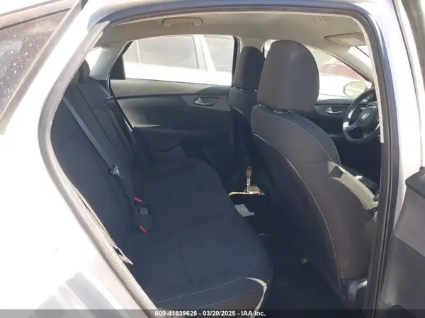 3KPF24AD3KE132161 2019 KIA FORTE - Image 8