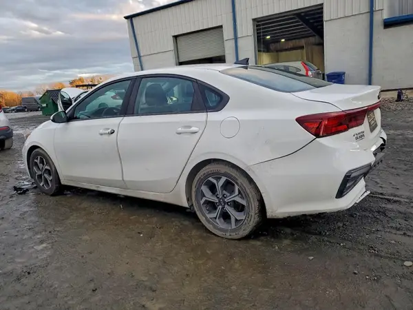 3KPF24AD3KE132368 2019 KIA FORTE - Image 2