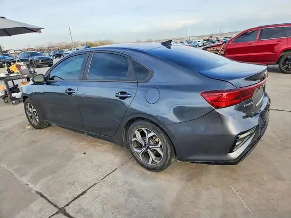 3KPF24AD3KE132631 2019 KIA FORTE - Image 2