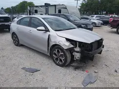 3KPF24AD3KE132760 2019 KIA FORTE