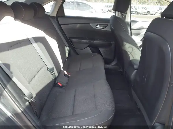 3KPF24AD3KE133116 2019 KIA FORTE - Image 8
