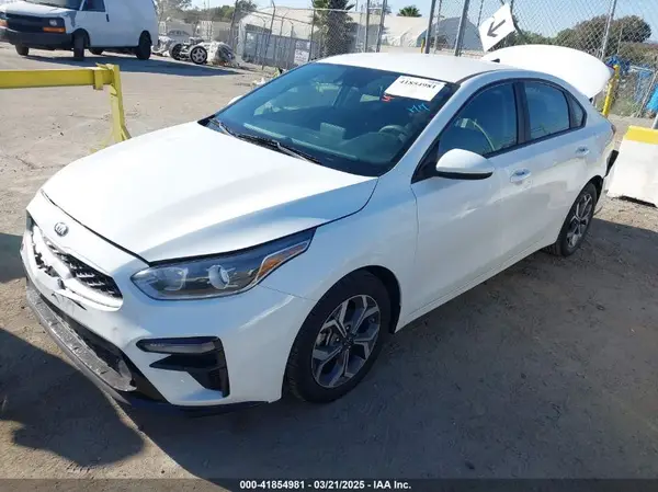 3KPF24AD3KE136372 2019 KIA FORTE - Image 2