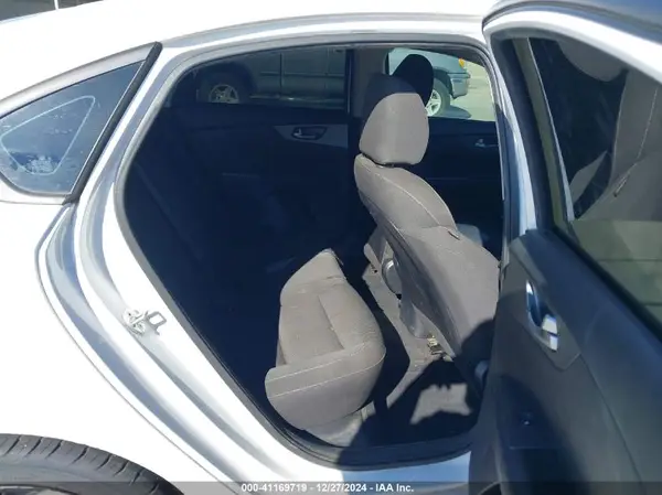 3KPF24AD3KE136730 2019 KIA FORTE - Image 8