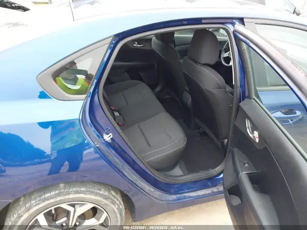 3KPF24AD3KE137425 2019 KIA FORTE - Image 8