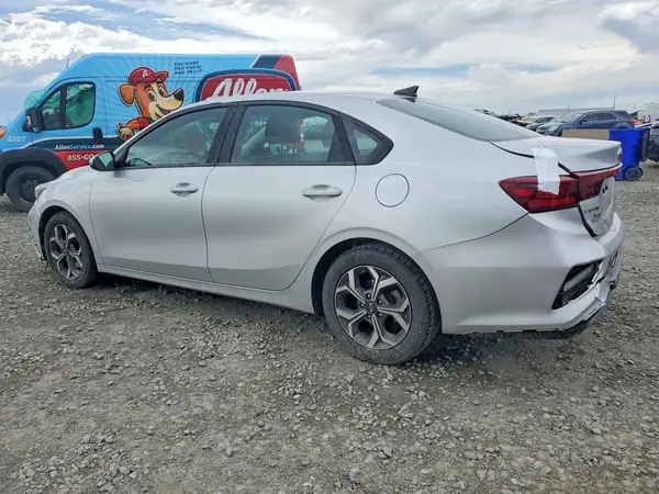 3KPF24AD3KE138753 2019 KIA FORTE - Image 2