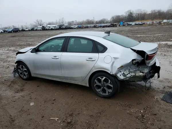 3KPF24AD3ME262797 2021 KIA FORTE - Image 2