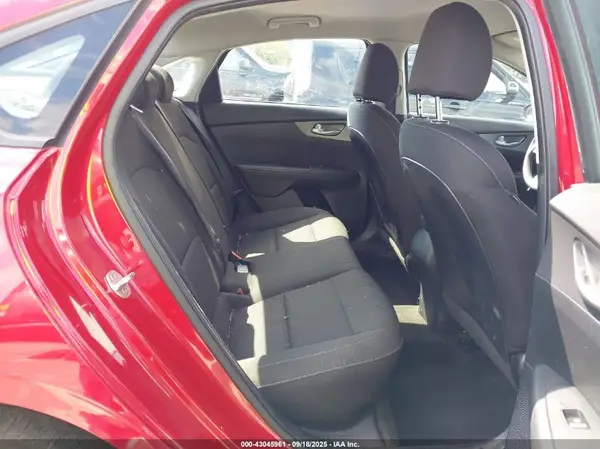 3KPF24AD3ME263805 2021 KIA FORTE - Image 8