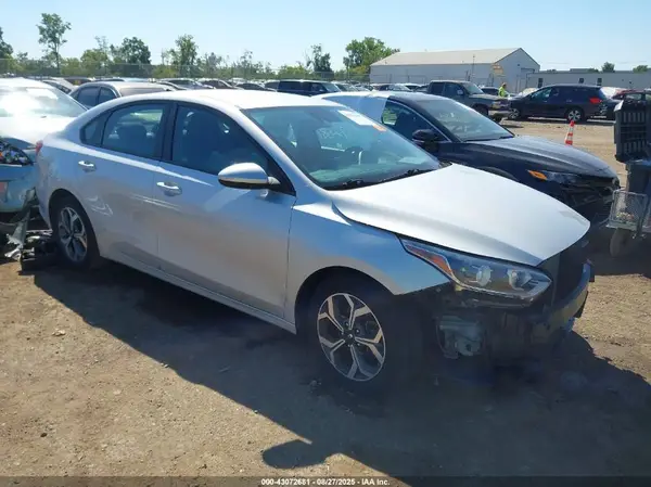 3KPF24AD3ME267093 2021 KIA FORTE - Image 1