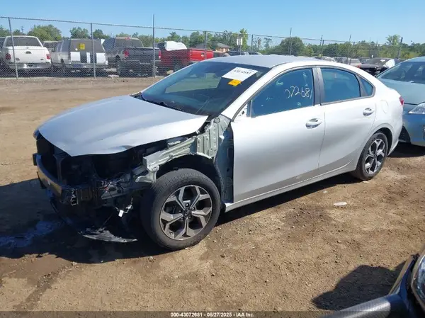 3KPF24AD3ME267093 2021 KIA FORTE - Image 2