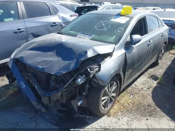 3KPF24AD3ME268695 2021 KIA FORTE - Image 2