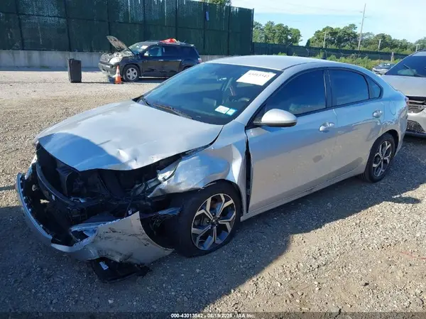 3KPF24AD3ME273248 2021 KIA FORTE - Image 2