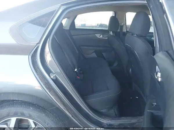 3KPF24AD3ME273301 2021 KIA FORTE - Image 8