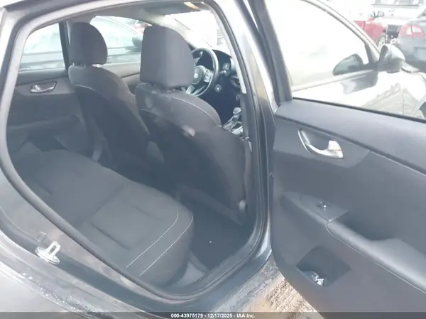 3KPF24AD3ME288350 2021 KIA FORTE - Image 8