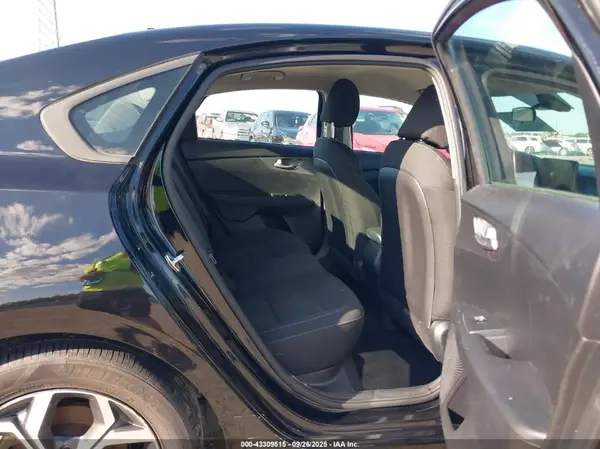 3KPF24AD3ME298506 2021 KIA FORTE - Image 8