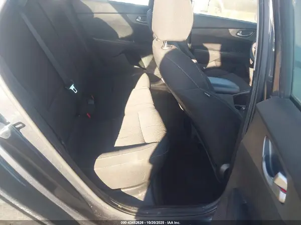 3KPF24AD3ME311643 2021 KIA FORTE - Image 8