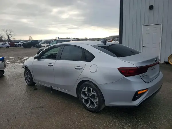 3KPF24AD3ME335991 2021 KIA FORTE - Image 2