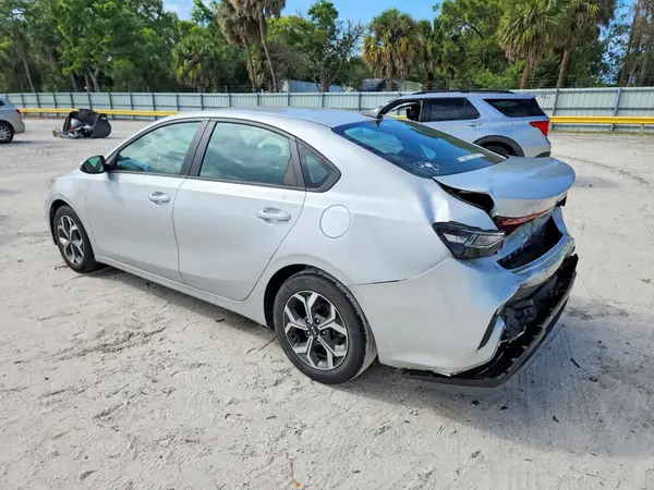 3KPF24AD3ME375004 2021 KIA FORTE - Image 2